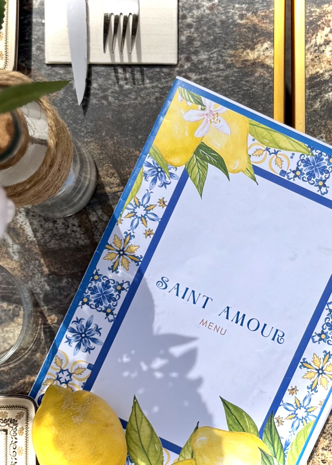 Dîner romantique au restaurant Saint Amour, ambiance conviviale à Nice