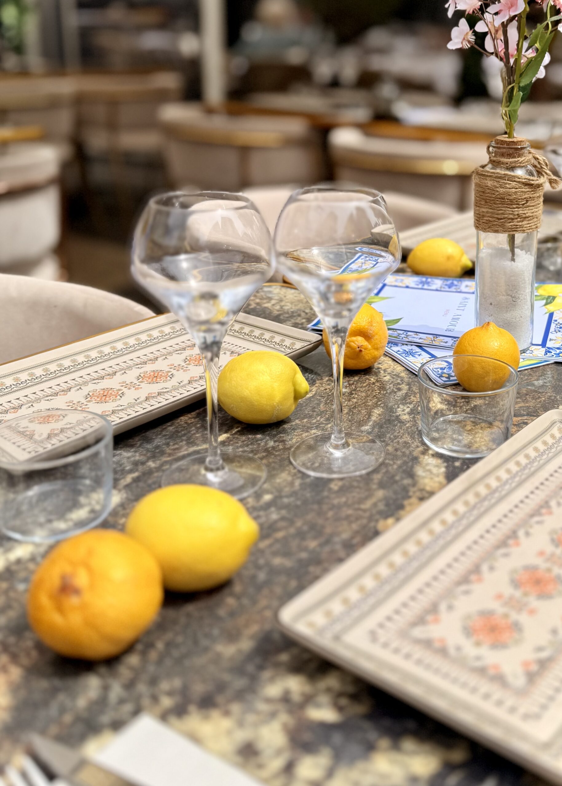 terrasse du restaurant Saint Amour à Nice sur la place du pin